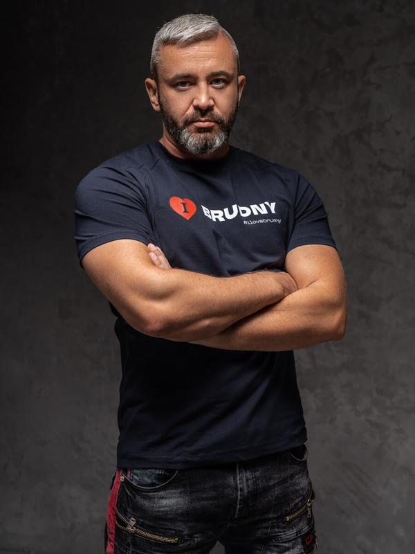 Tmavomodré pánske tričko s potlačou z kolekcie Igor Brudny 02